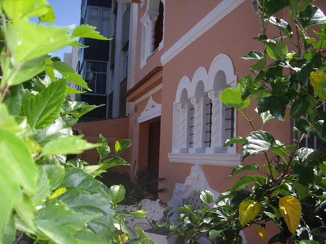 Quarto da Pousada O Ninho com ar-condicionado e frigobar